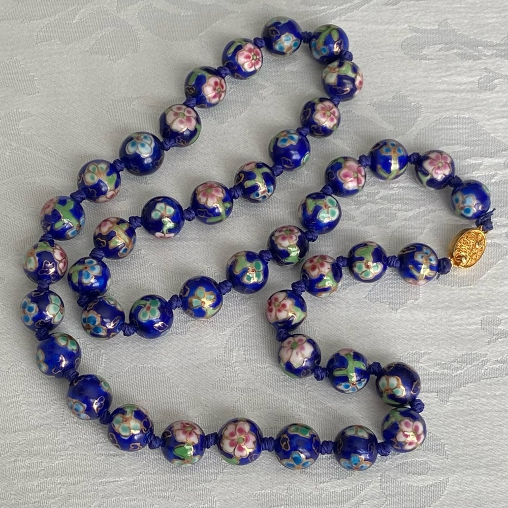 EUC Vintage 24” blue Cloisonné enamel painted necklace.